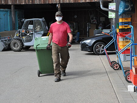 Landrat Manuel Westphal als Praktikant Recyclinghof Gunzenhausen