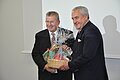 Geschenkübergabe LR an Staatsminister Dr. Spaenle