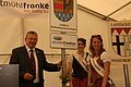 Landrat mit Rosenköniginnen
