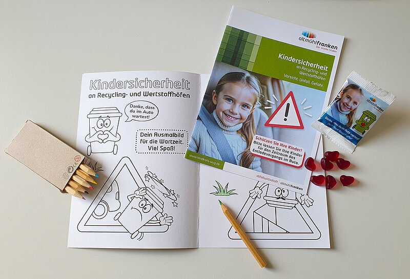 Kampagne Kindersicherheit Bild mit Flyer und Ausmalbild mit Buntstiften und Gummibärchen