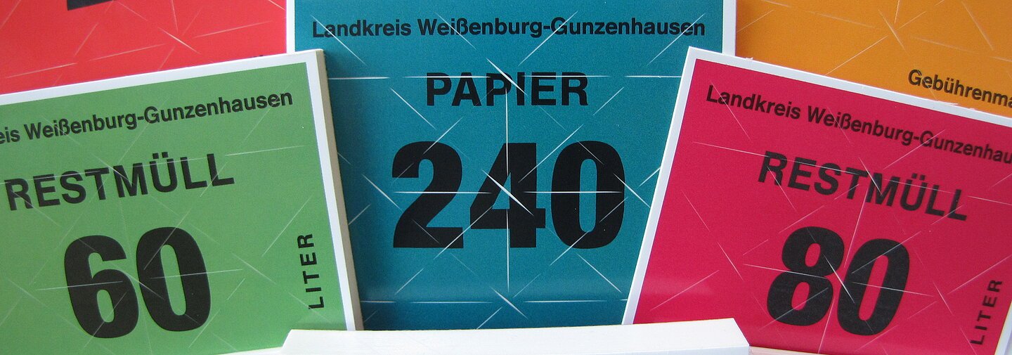 Die verschiedenen Müllmarken mit ihren unterschiedlichen Nummern und Zahlen.