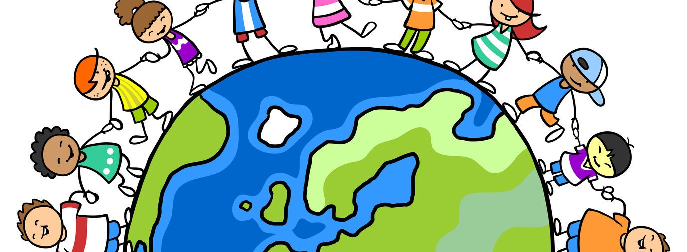 Glückliche Kinder im Kreis halten die Hände auf einer Welt voll Frieden