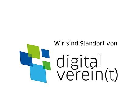 Eine weiße Fläche mit dem Schriftzug "Wir sind Standort von digital vereint". Links neben dem Schriftzug fünf verschieden große Rauten in dunkelblau, hellblau und grün.